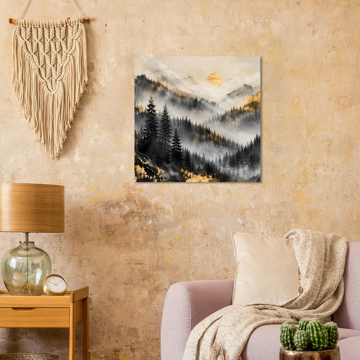 Poster mit Berglandschaft: bewaldete Hänge, Nebelszene und goldener Sonnenball