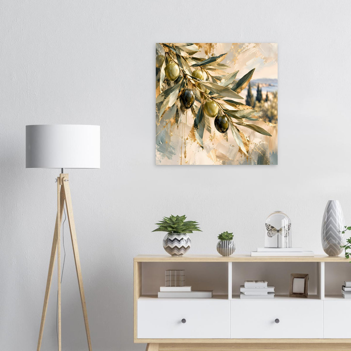 Poster mit Olivenzweig-Motiv in Grün- und Goldtönen auf beigem Hintergrund