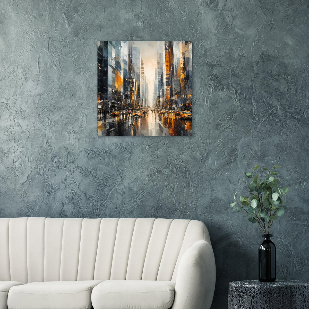 Quadratisches Wandposter mit nächtlicher Großstadtstraße und gelben Taxis