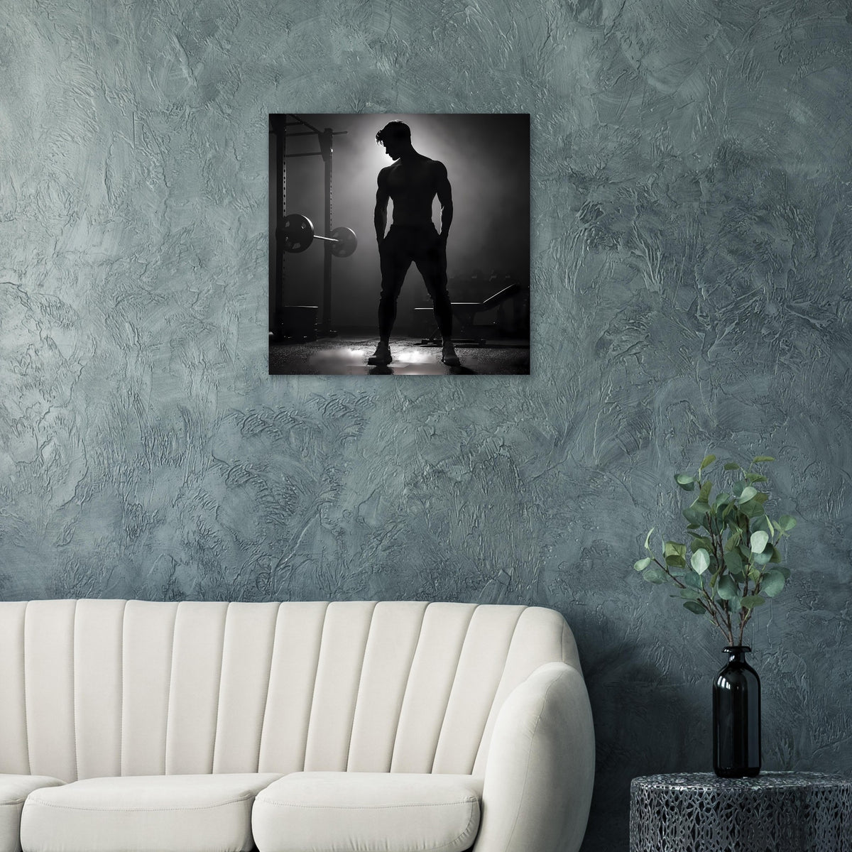 Schwarzweißer Sportler-Silhouetten-Print im quadratischen Rahmen an hellblauer Wand
