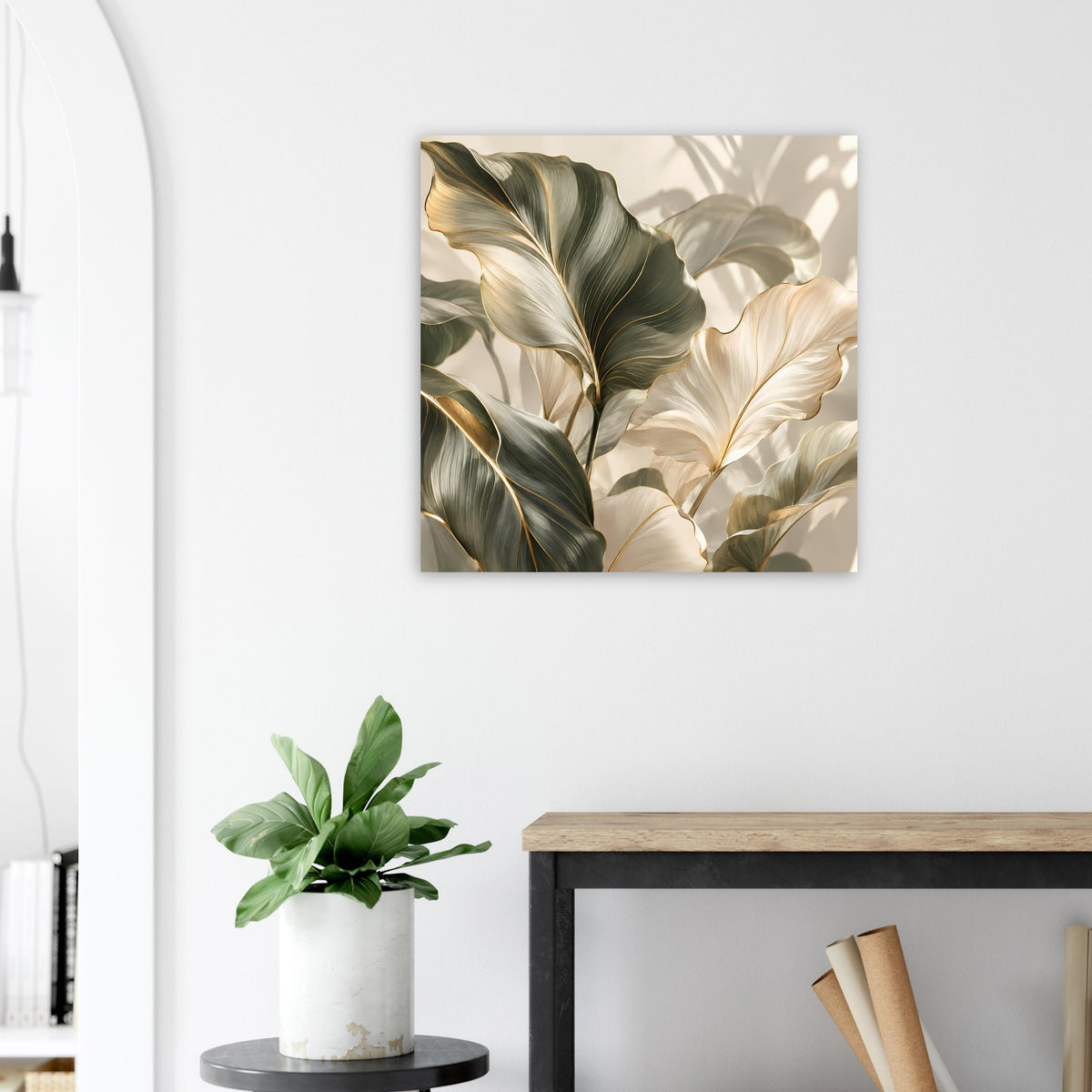 Quadratisches Pflanzenposter mit Blättern in dunklem Grün und beigem Hintergrund