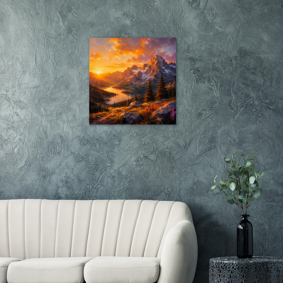 Quadratisches Poster mit Sonnenuntergang über Bergen, See und Wald in warmen Farben