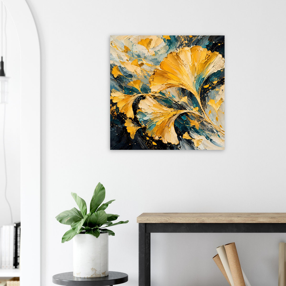 Quadratisches Poster mit abstraktem Ginkgo-Baumblatt: goldene Flächen, tealfarbene Akzente, Rahmen.