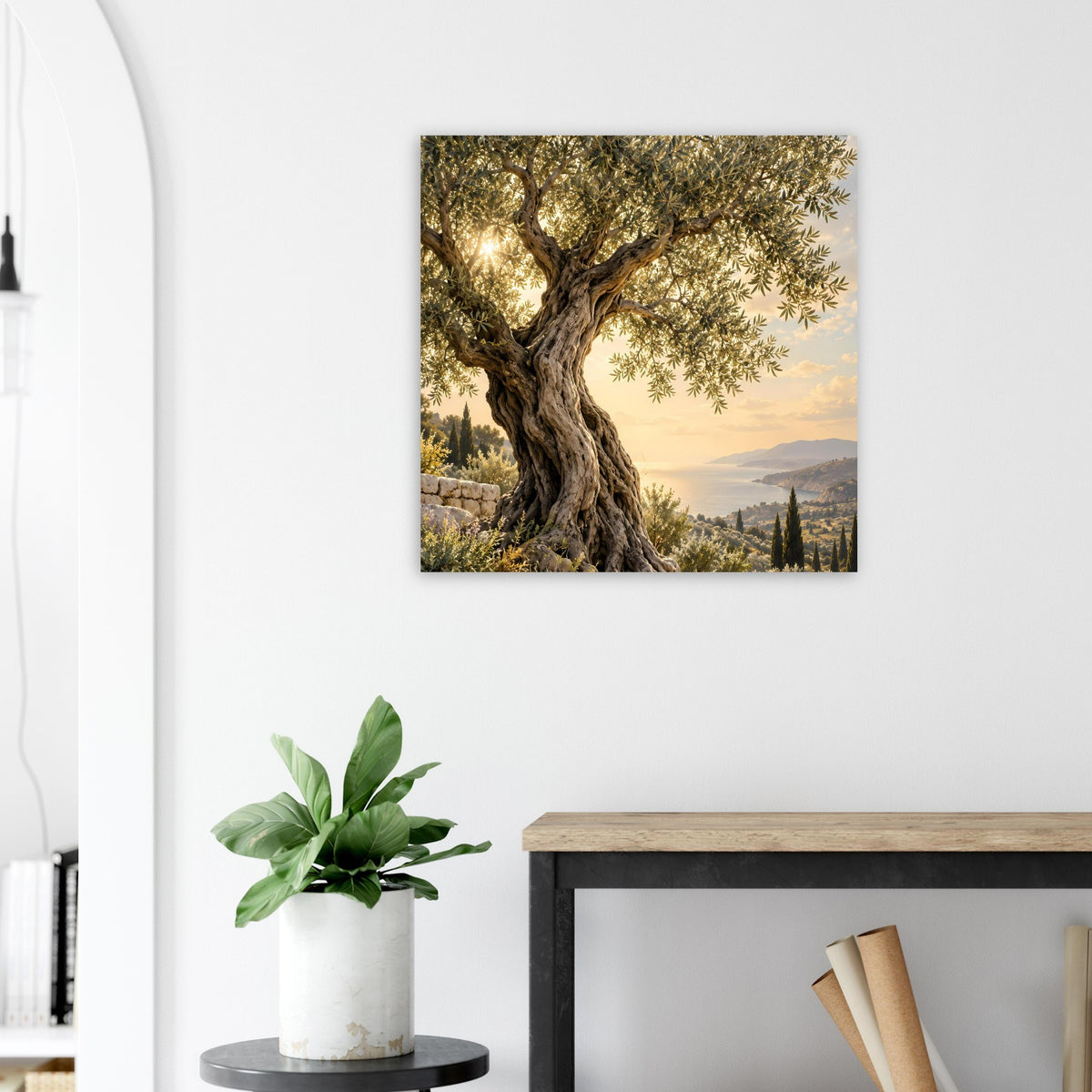 Wandposter mit altem Olivenbaum und Hügelkulisse im goldenen Licht zur Dämmerung