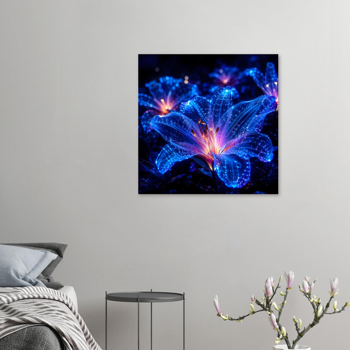 Leuchtendes Blumenposter, klein: blau leuchtende Blüte mit funkelndem Licht und orangefarbenem Zentrum