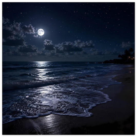 Strandposter: heller Mond, dunkles Meer und mondspiegelnde Wellen bei Nacht