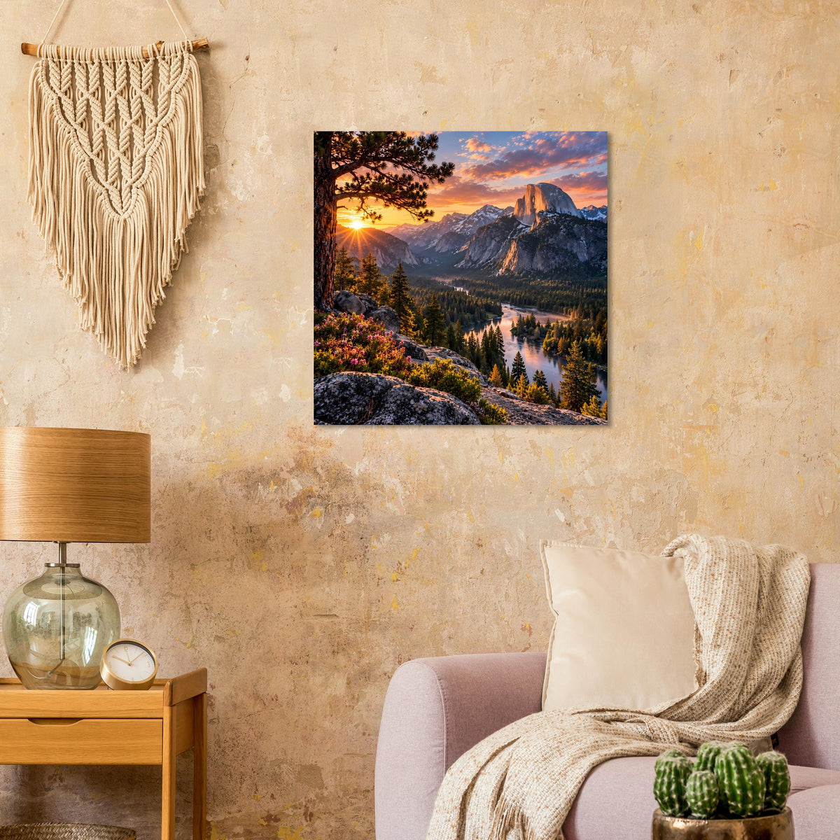 Quadratisches Poster mit Sonnenuntergang, Bergen, Wald und Fluss im Vordergrund