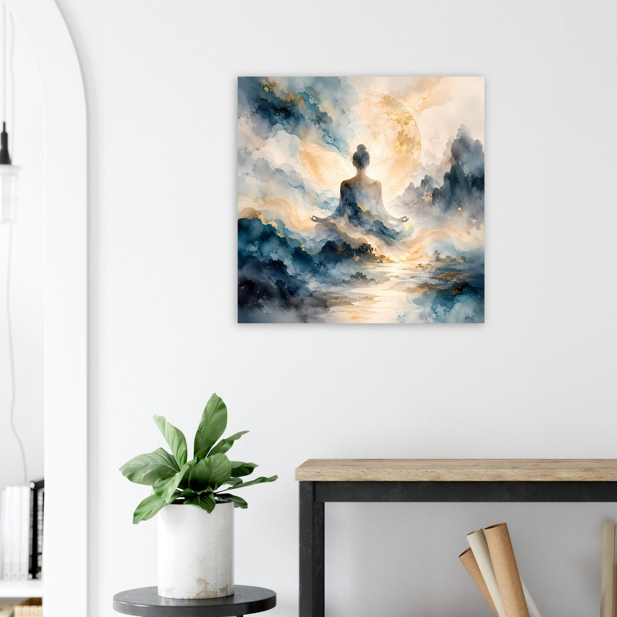 Quadratisches Poster mit Meditationsfigur, blauen Wolken und goldfarbenem Schimmer