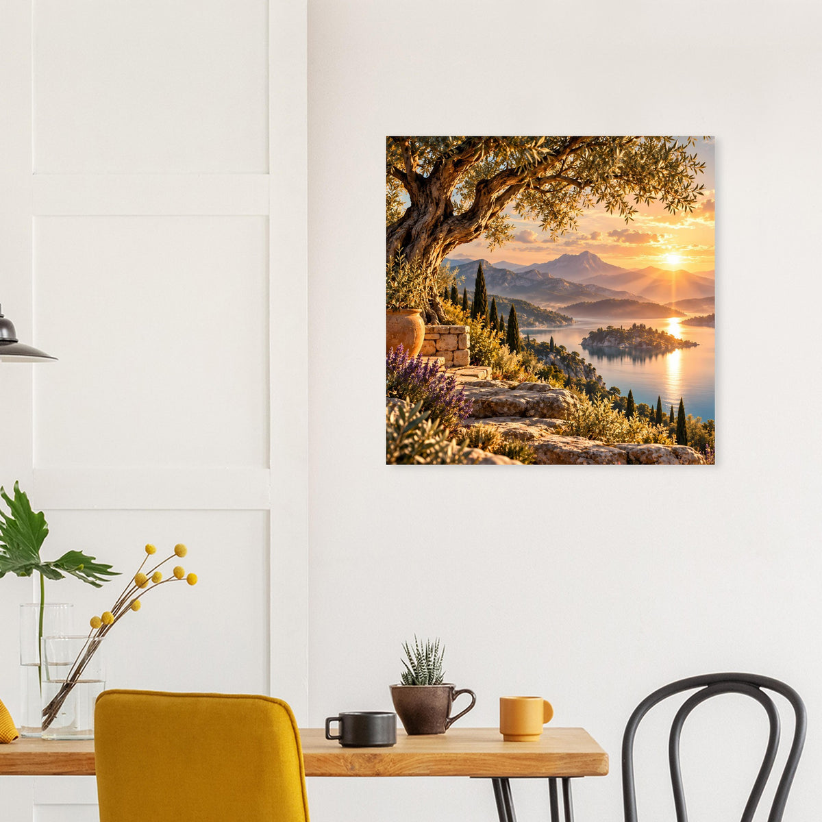Quadratisches Wandposter mit Sonnenuntergang über See, Hügelpfad und warme Farbtöne
