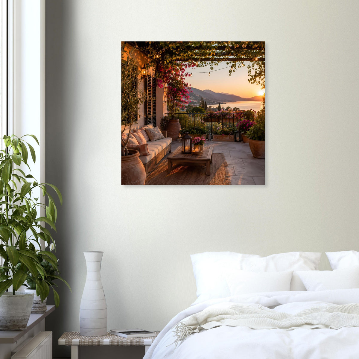 Poster im Querformat mit mediterraner Terrasse bei Sonnenuntergang, Balkon mit Lichterkette und Topfpflanzen