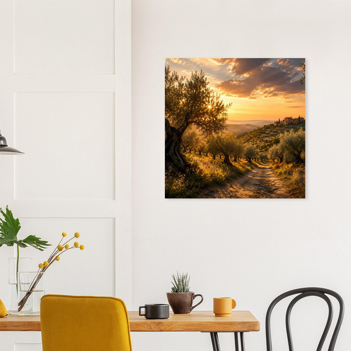 Wandposter mit Olivenhain, Feldweg und Dorf im warmen Abendhimmel