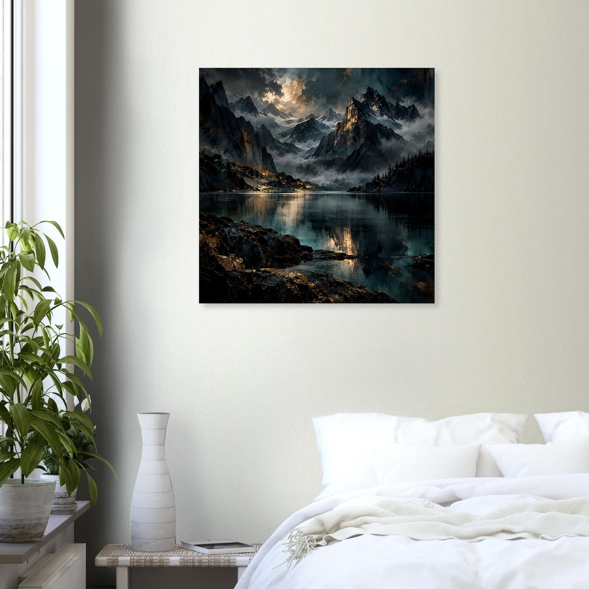 Quadratisches Poster mit nächtlicher Gebirgslandschaft, reflektierendem See und Licht im Tal