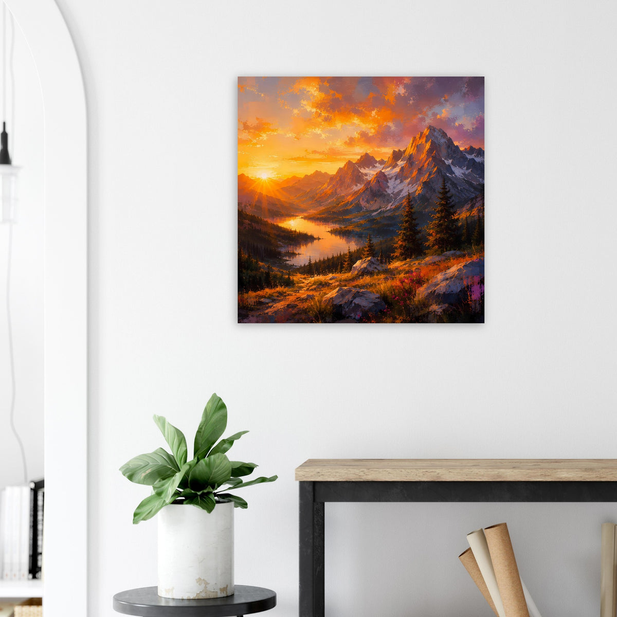 Quadratisches Poster mit Berglandschaft bei Sonnenuntergang, leuchtendem Himmel und Wald