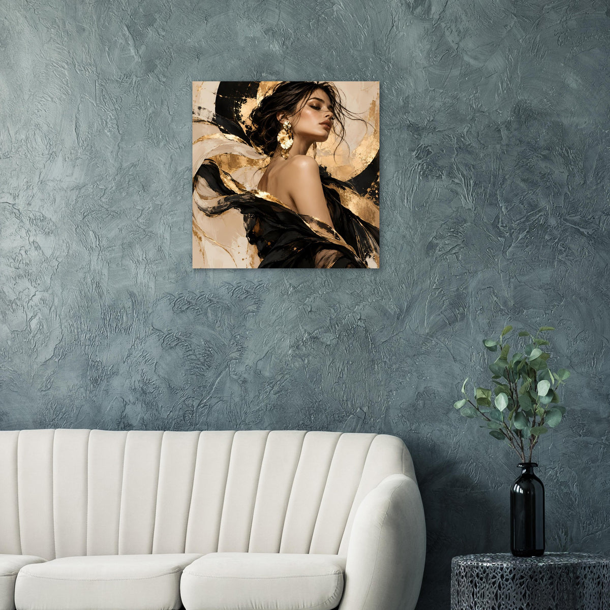 Poster mit Frauenporträt auf blau-grauem Hintergrund, Frau in schwarzer Drapierung mit Gold