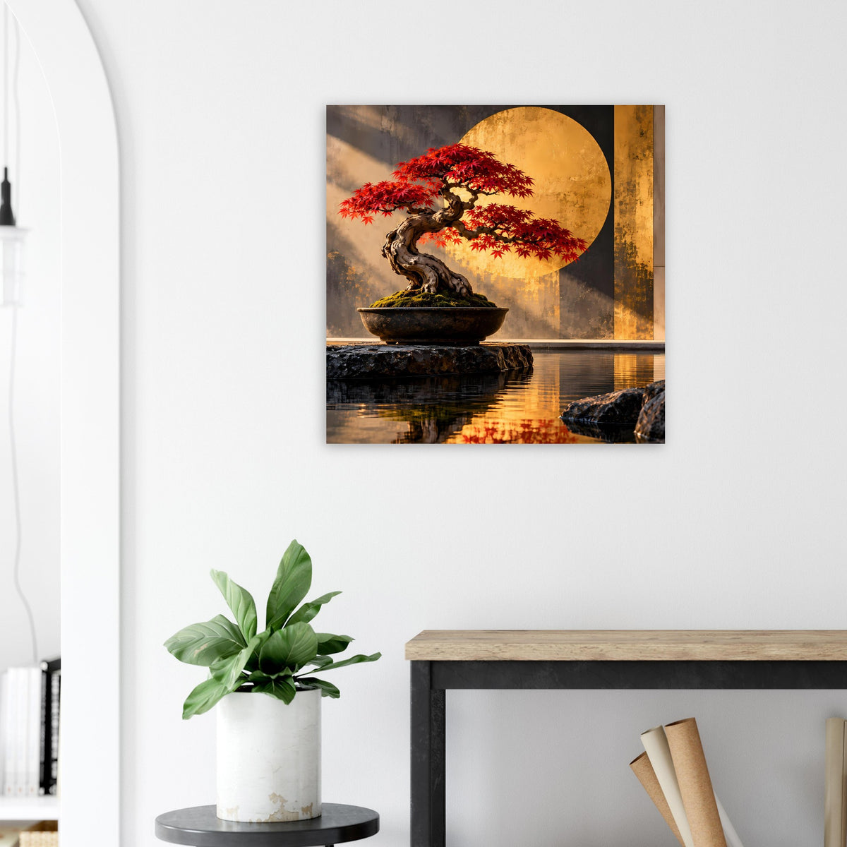 Bonsai-Dekorprint mit rotem Ahornbaum, goldener Kreisfläche, Schale und Wasserreflexion