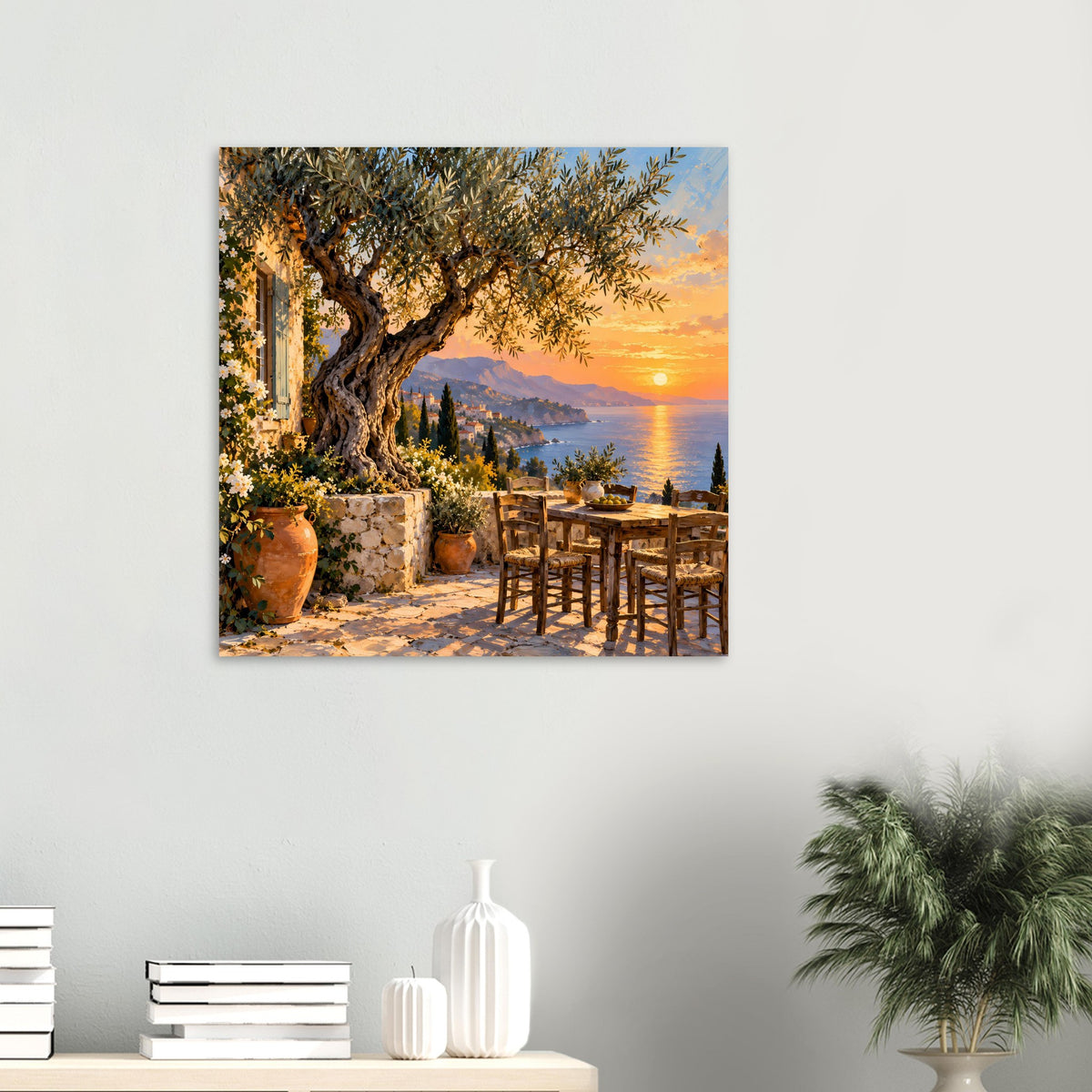 Quadratisches Poster: Abendsonne am Meer, Olivenbaum und Holztisch auf Terrasse