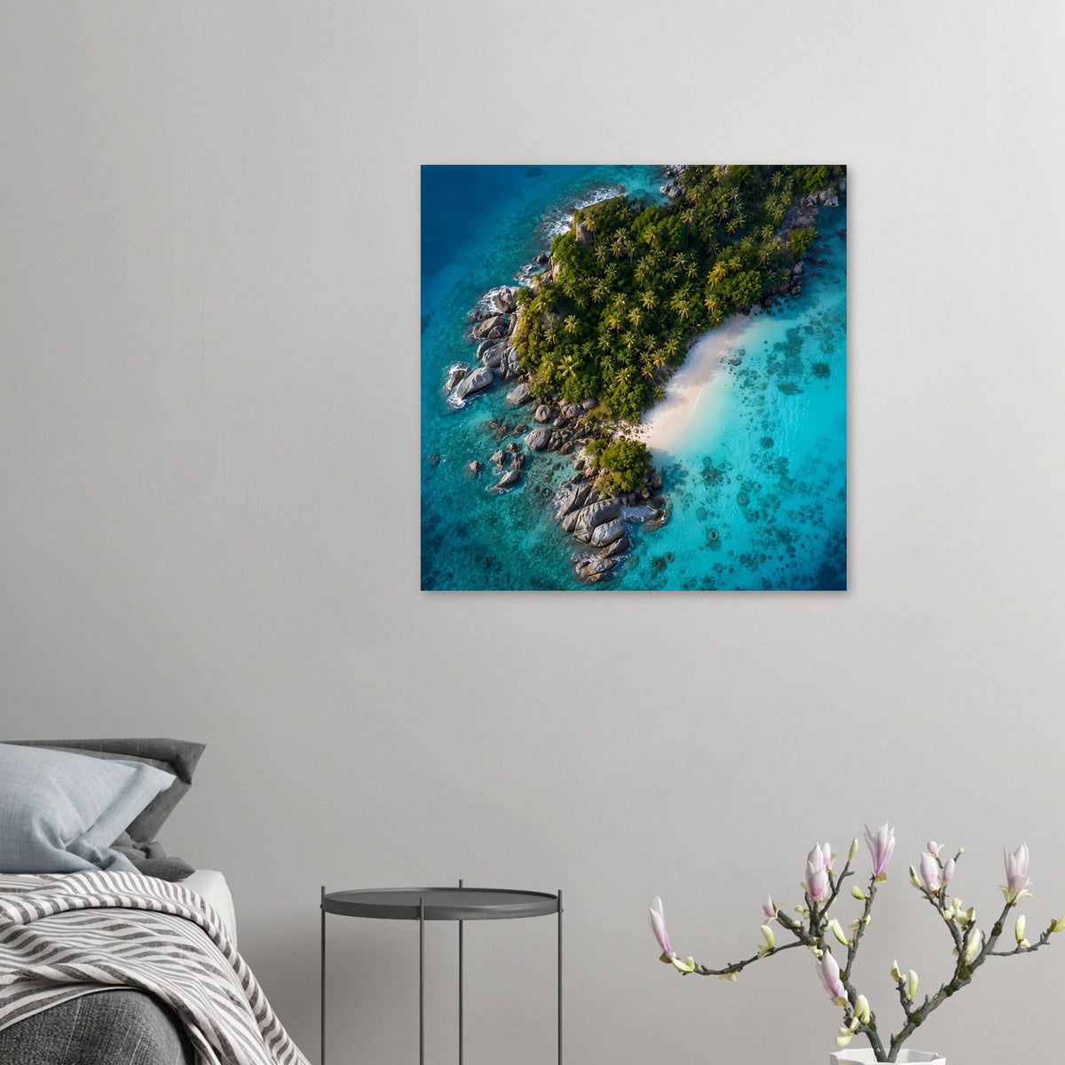 Kleines Poster mit tropischer Palmeninsel, türkisblauer Lagune und hellem Sandstrand