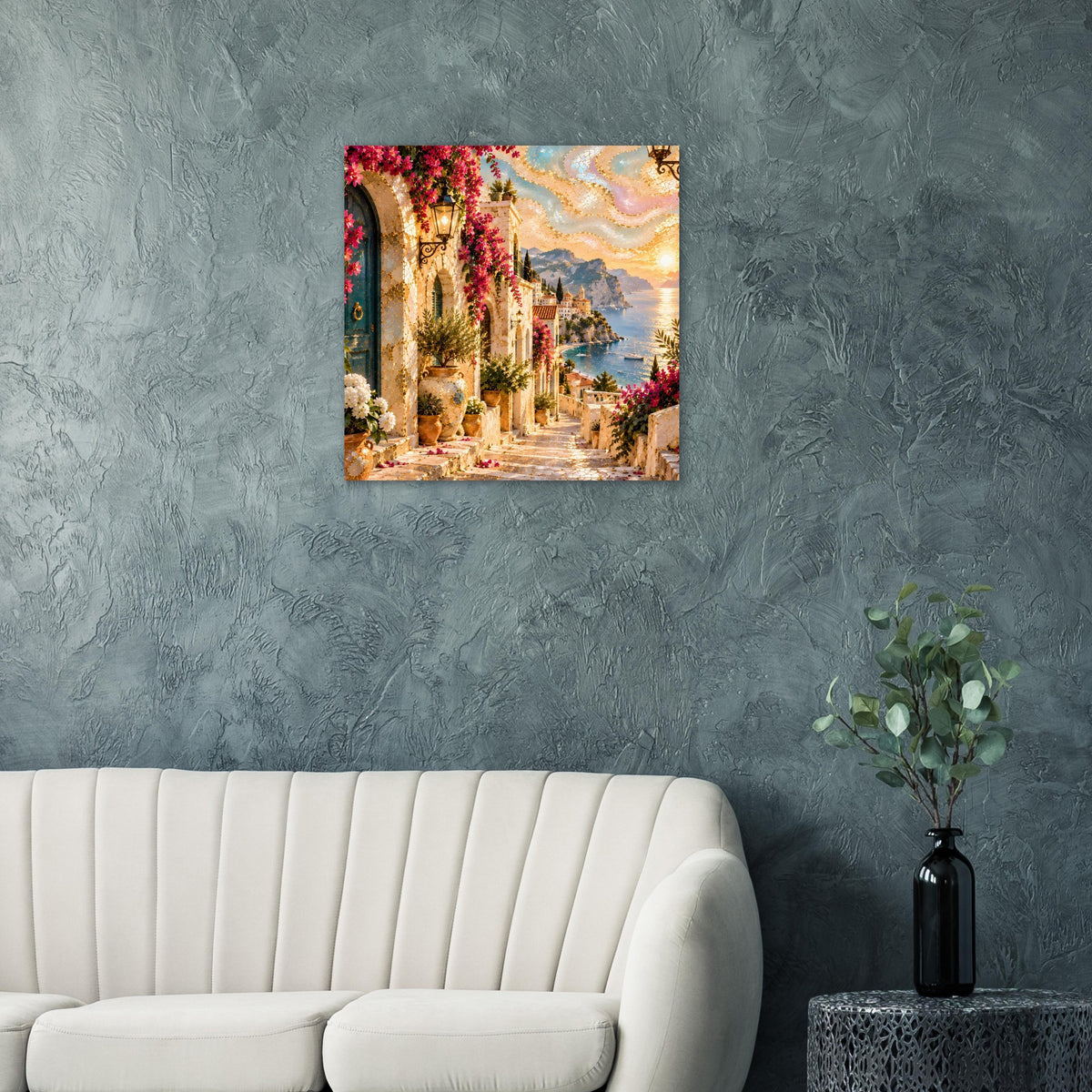 Quadratisches Poster mit Blumenstraße, Bögen und Meerblick bei goldenem Licht
