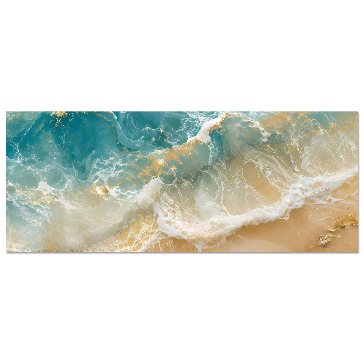 Horizontales Poster mit Ozeanwellen über beigem Sand, türkisfarbene Wasserschaumlinien und Goldakzenten