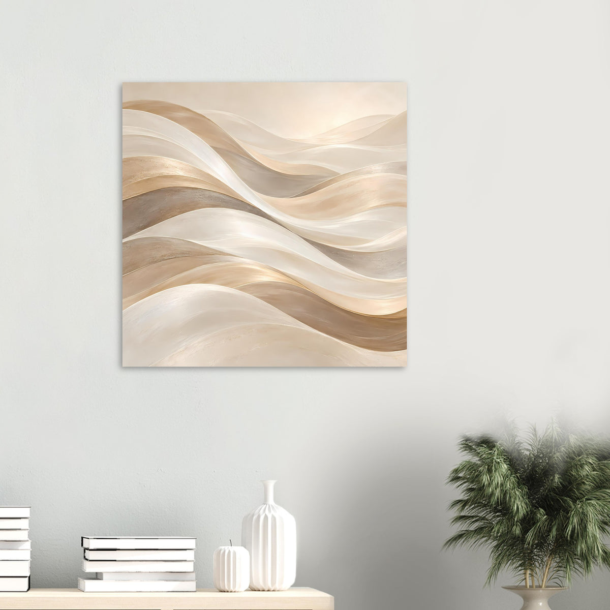 Kunstposter im Hochformat mit abstrakten Wellen in Creme und Goldtönen, gerahmt