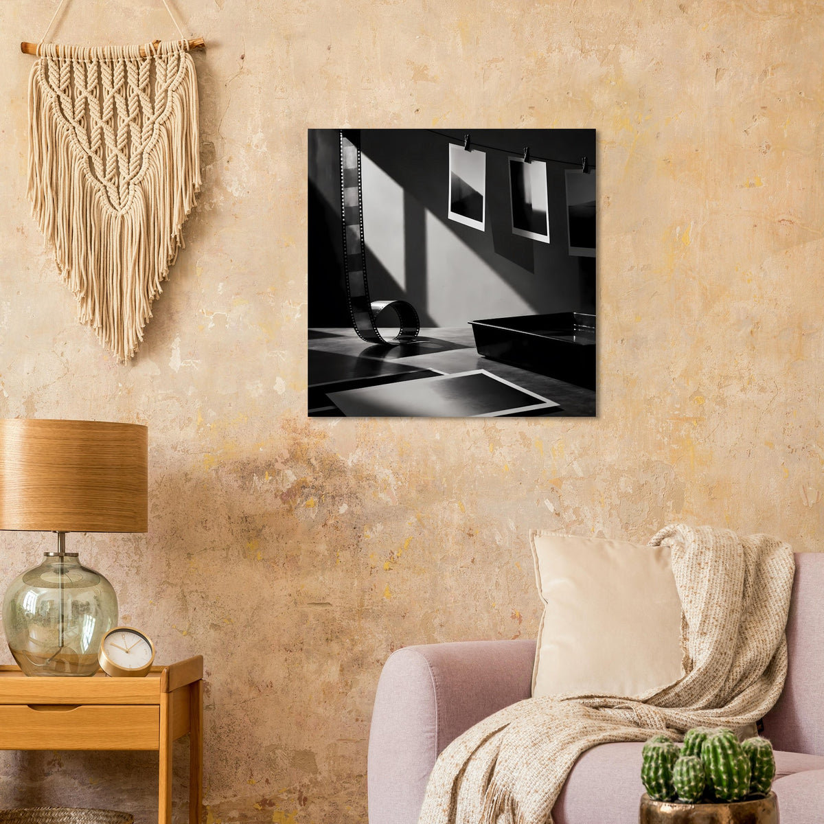 Querformat-Poster im schwarzen Rahmen: Schwarzweißfoto mit Filmstreifen und Becken