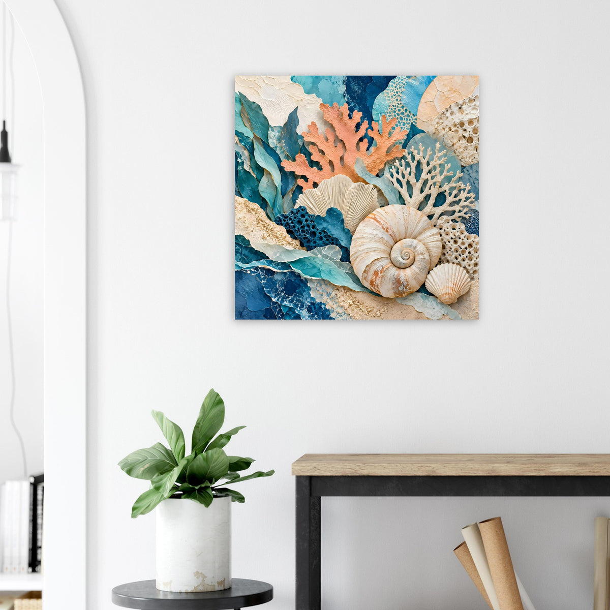 Meerestief-Poster, quadratisch: Korallen und Muscheln in sanften Blau- und Erdtönen.