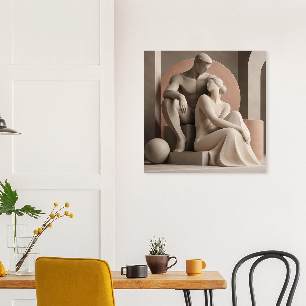 Kunstposter mit skulpturalem Liebespaar, helle Steinoptik in warmen Erdtönen