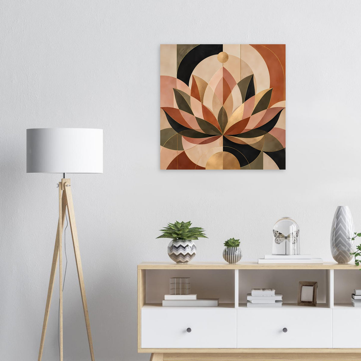 Geometrisches Lotusposter mit warmen Erdtönen, schwarzen Formen und goldenen Akzenten