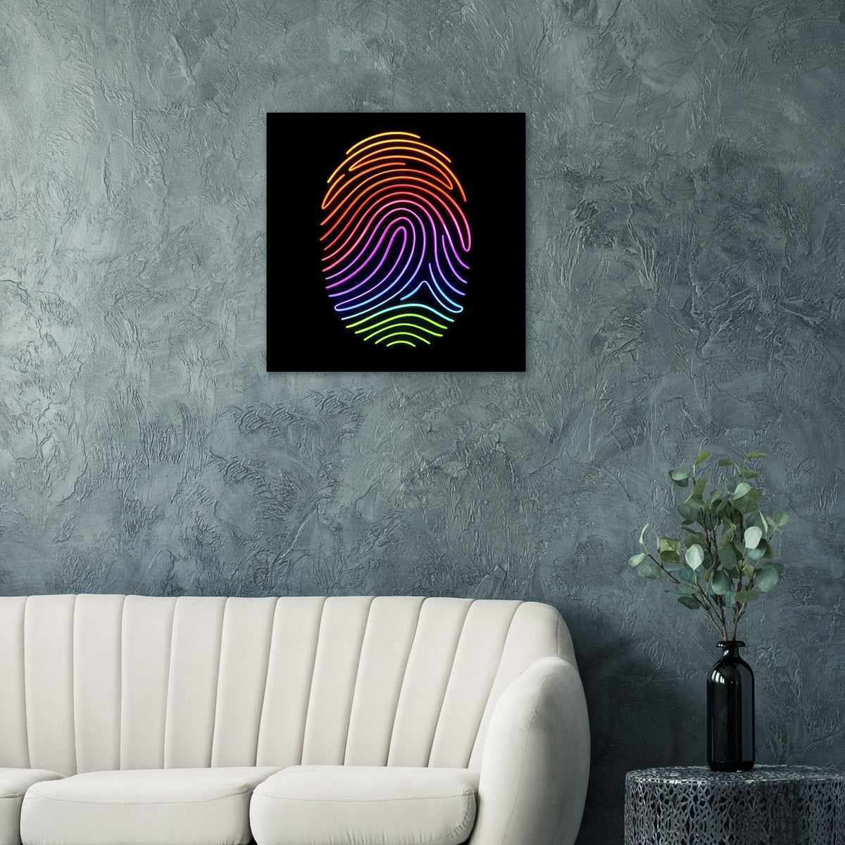 Quadratisches Poster mit neonfarbenem Fingerabdruck im Regenbogenmuster auf Schwarz.