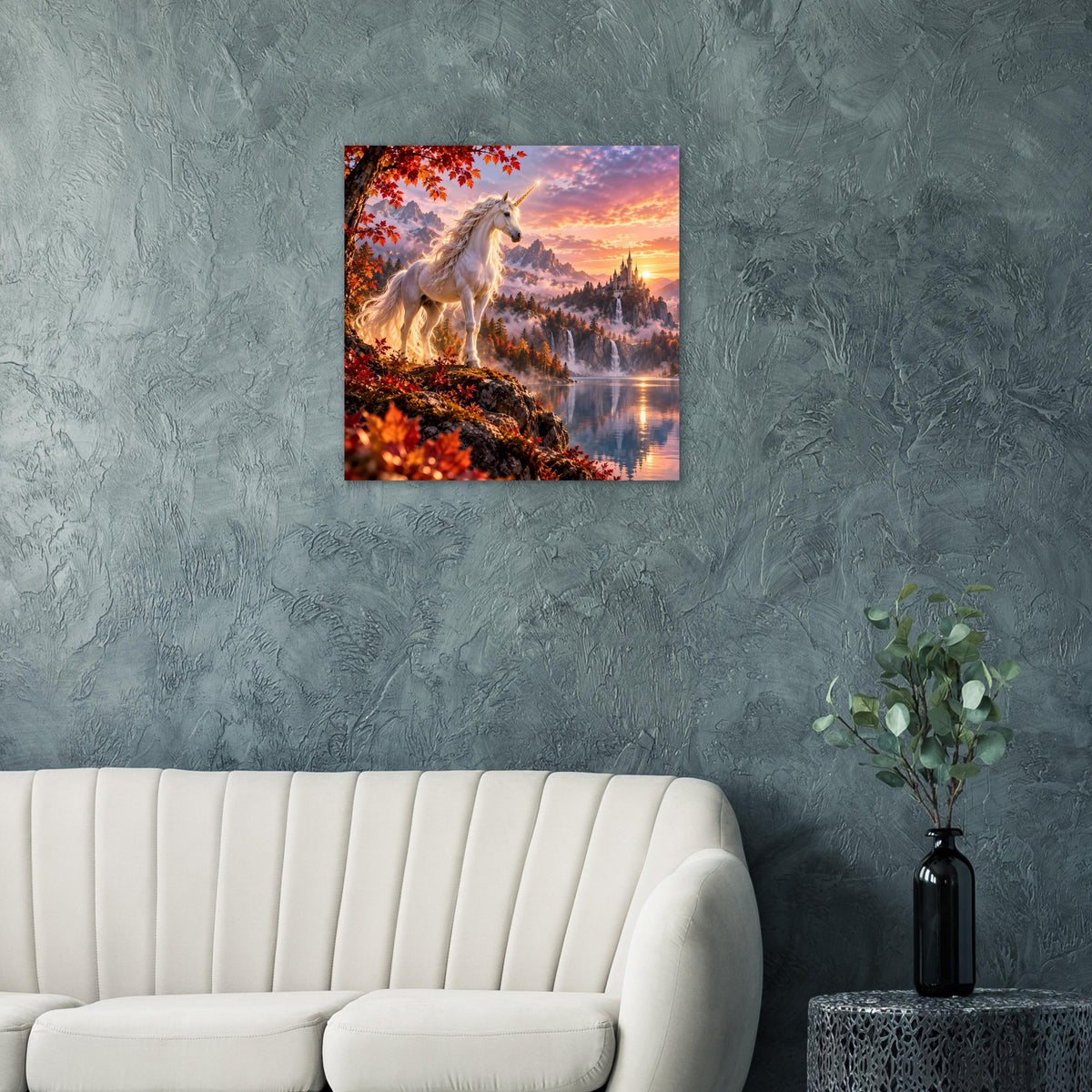 Quadratisches Einhorn-Fantasyposter: goldenes Einhorn vor See und herbstlichem Blätterdach