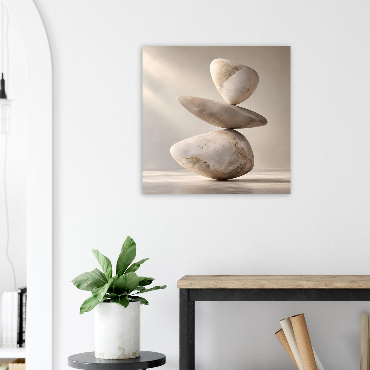 Quadratischer Kunstdruck mit abstraktem Dreistein-Stapel in hellen Beige- und Grautönen