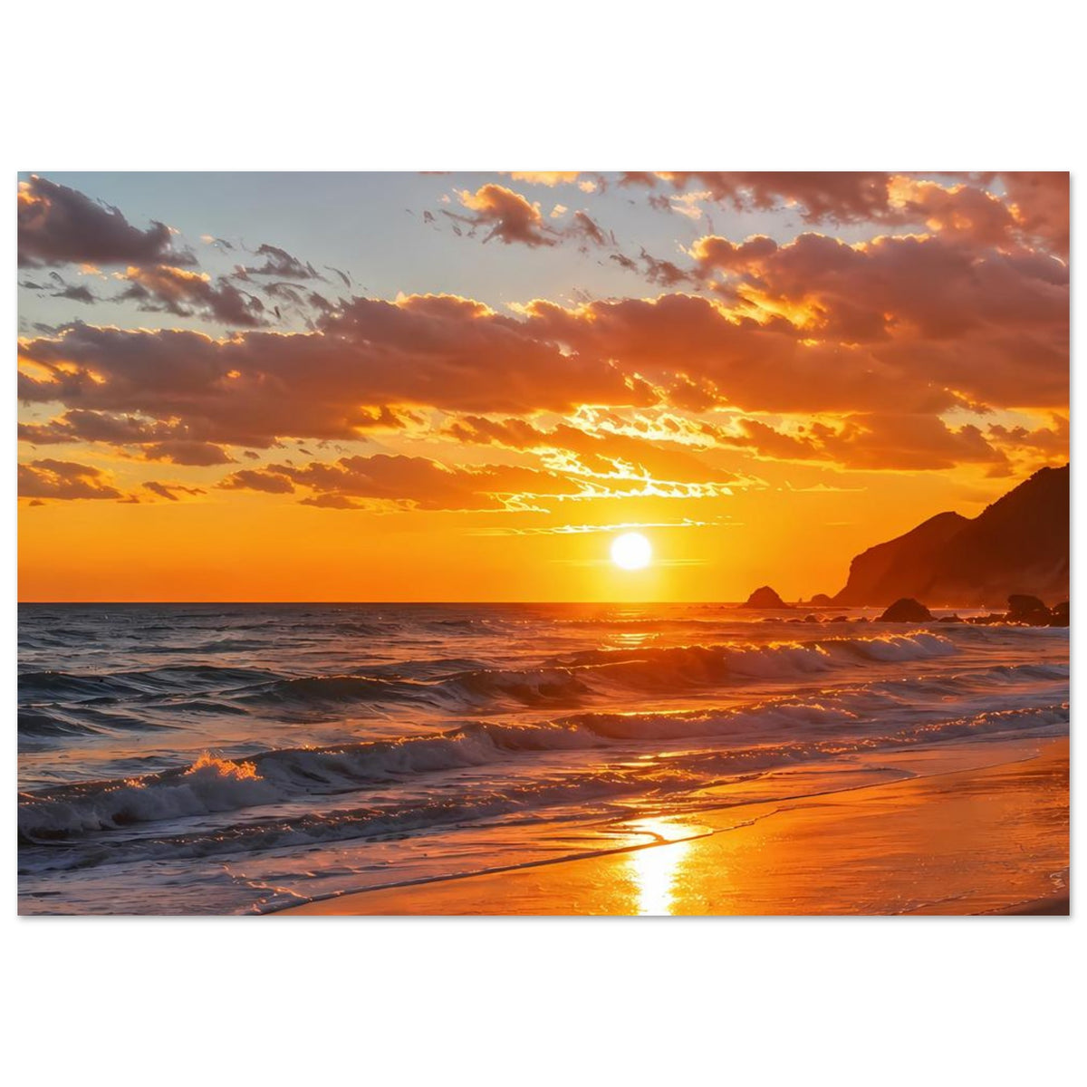Sunset-Beach-Poster im Querformat: goldener Sonnenstrahl bis zum Horizont, Brandung am Ufer.