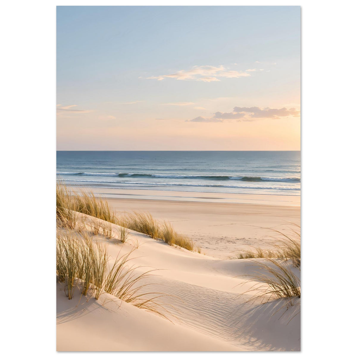 Poster im Hochformat mit Strandpfad aus Dünen, Meerlinie und sanfter Abendsonne am Horizont