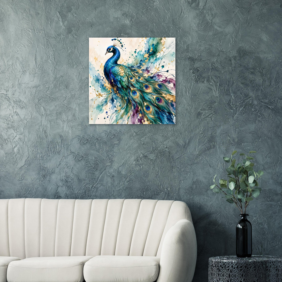Aquarell-Poster mit Pfau in Blau und Grün, goldene Details und violette Farbübergänge