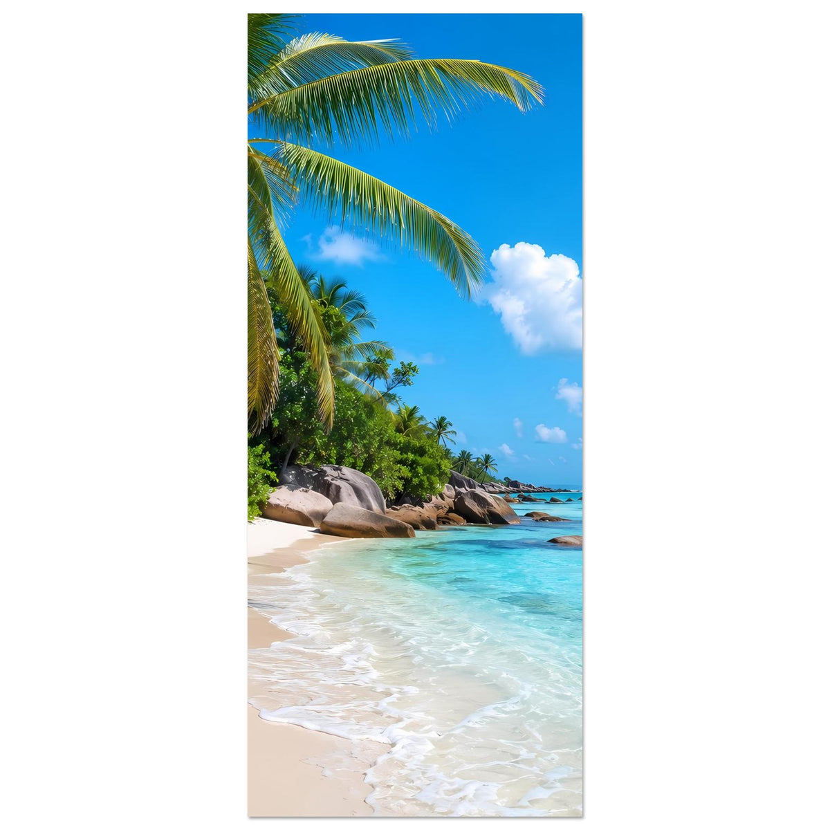 Vertikales Strandposter mit Palmenkrone, blauem Himmel, türkisfarbenem Meer und Sand