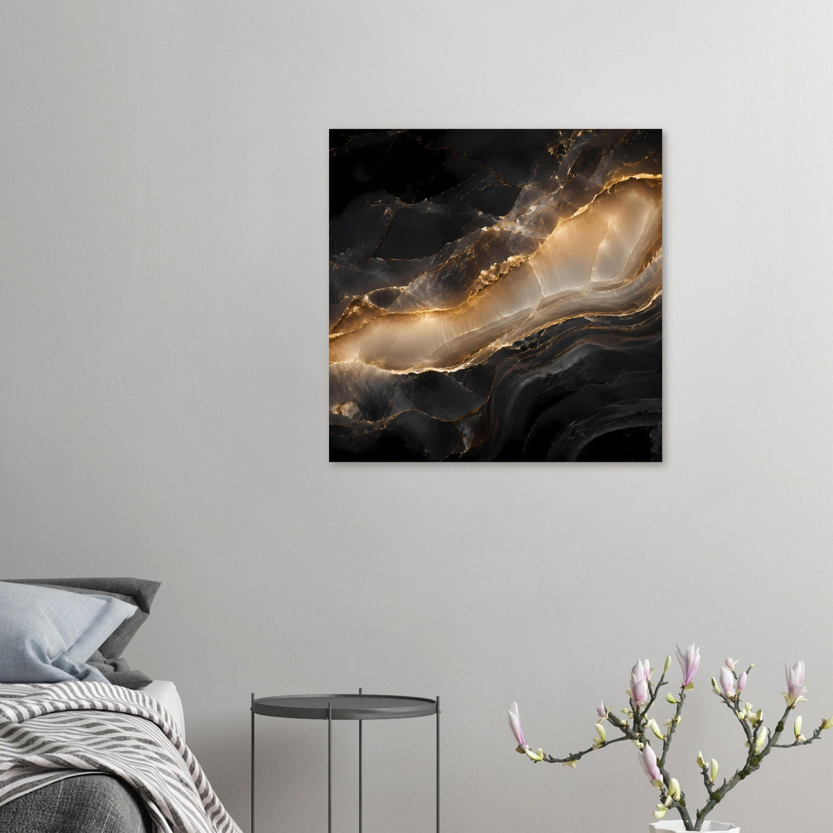 Quadratisches Poster im schwarzen Rahmen mit schwarzem Marmormuster und goldenen Adern