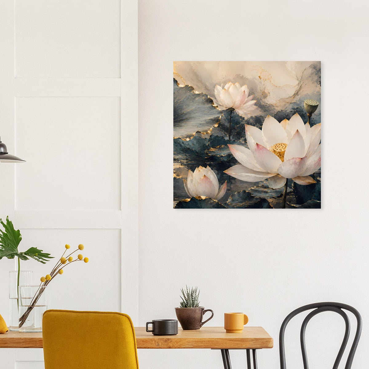 Lotusblumen-Poster mit goldenen Akzenten, quadratisches Bild, weiße Lotusblüten auf blau-grau