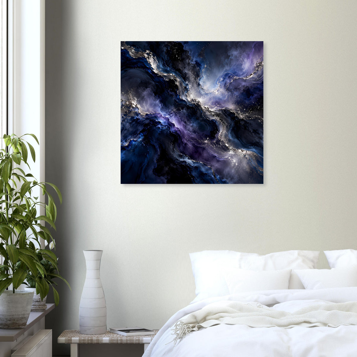 Quadratisches Weltraum-Poster mit blau-violetten Nebeln und silbrigem Strahlenband.