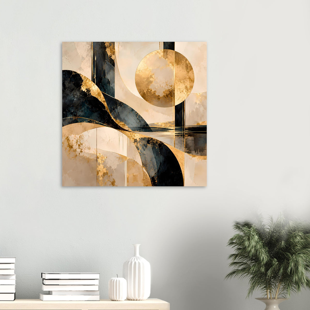 Kleines abstraktes Poster mit goldenen Texturen, schwarzen Bögen und runder Kreisfläche