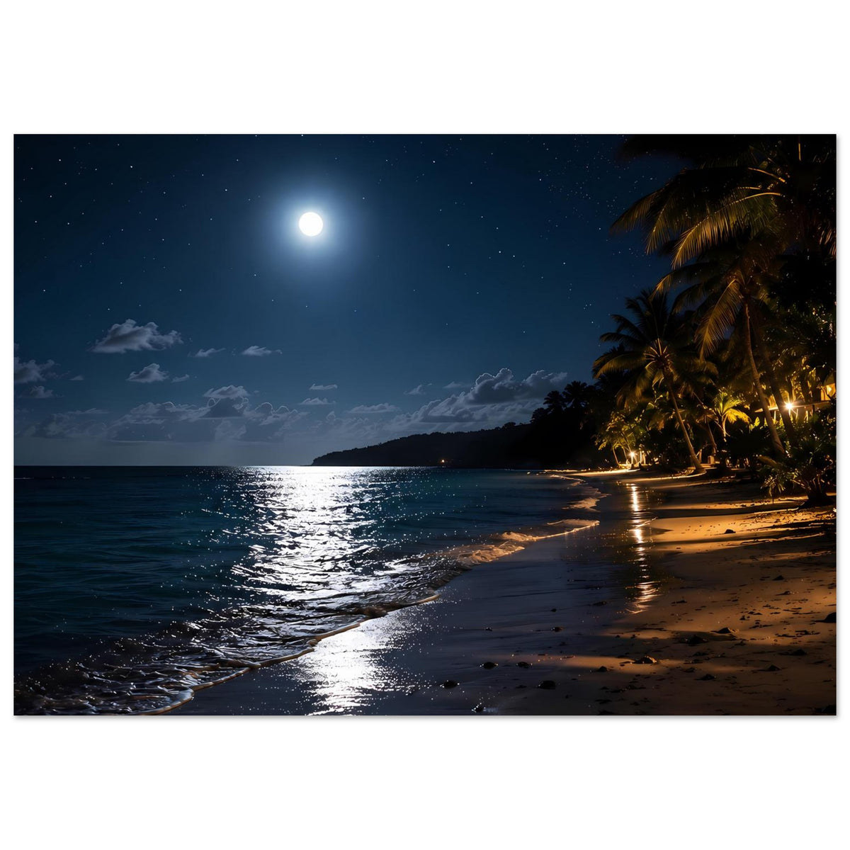 Strandposter bei Nacht im Querformat: Vollmond, spiegelndes Wasser und Palmen am Ufer