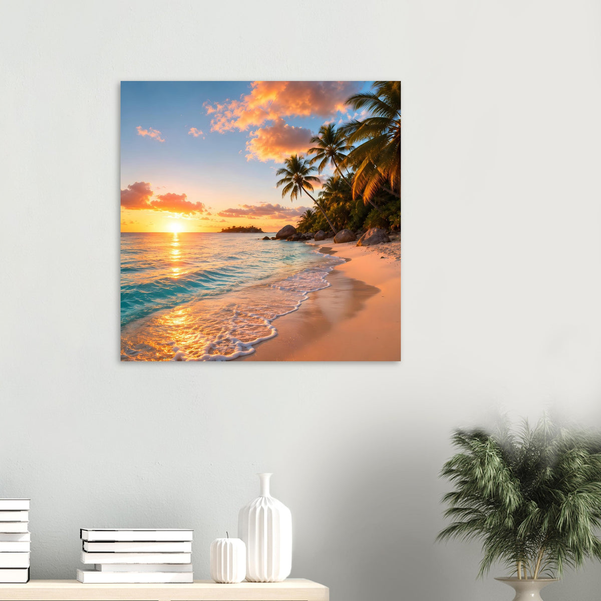 Kleines Wandposter mit Strand bei Sonnenuntergang, Palmen rechts und Wellen am Ufer