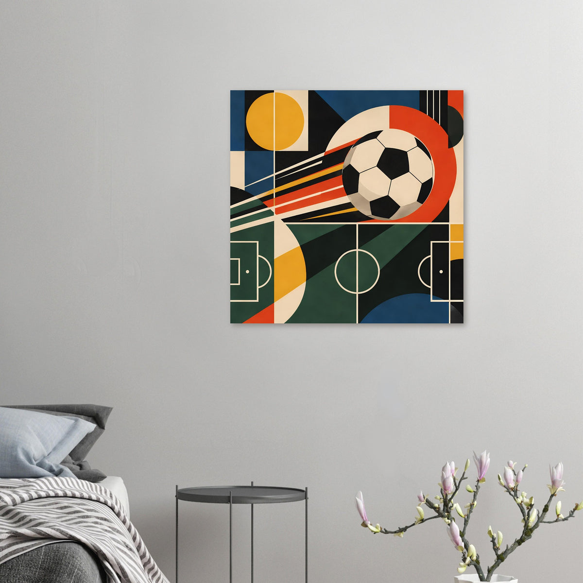 Fußballkunst-Poster im Rahmen: abstrahiertes Spielfeld mit Fußball, Toren und bunten Linien.