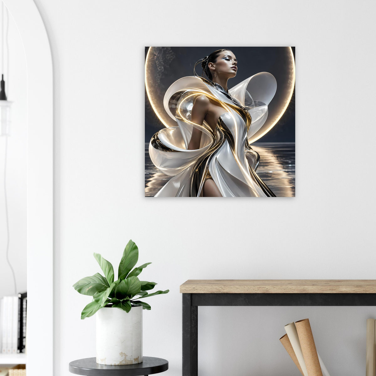 Abstraktes Poster mit silbernen Spiralen und goldenen Akzenten um eine Frau