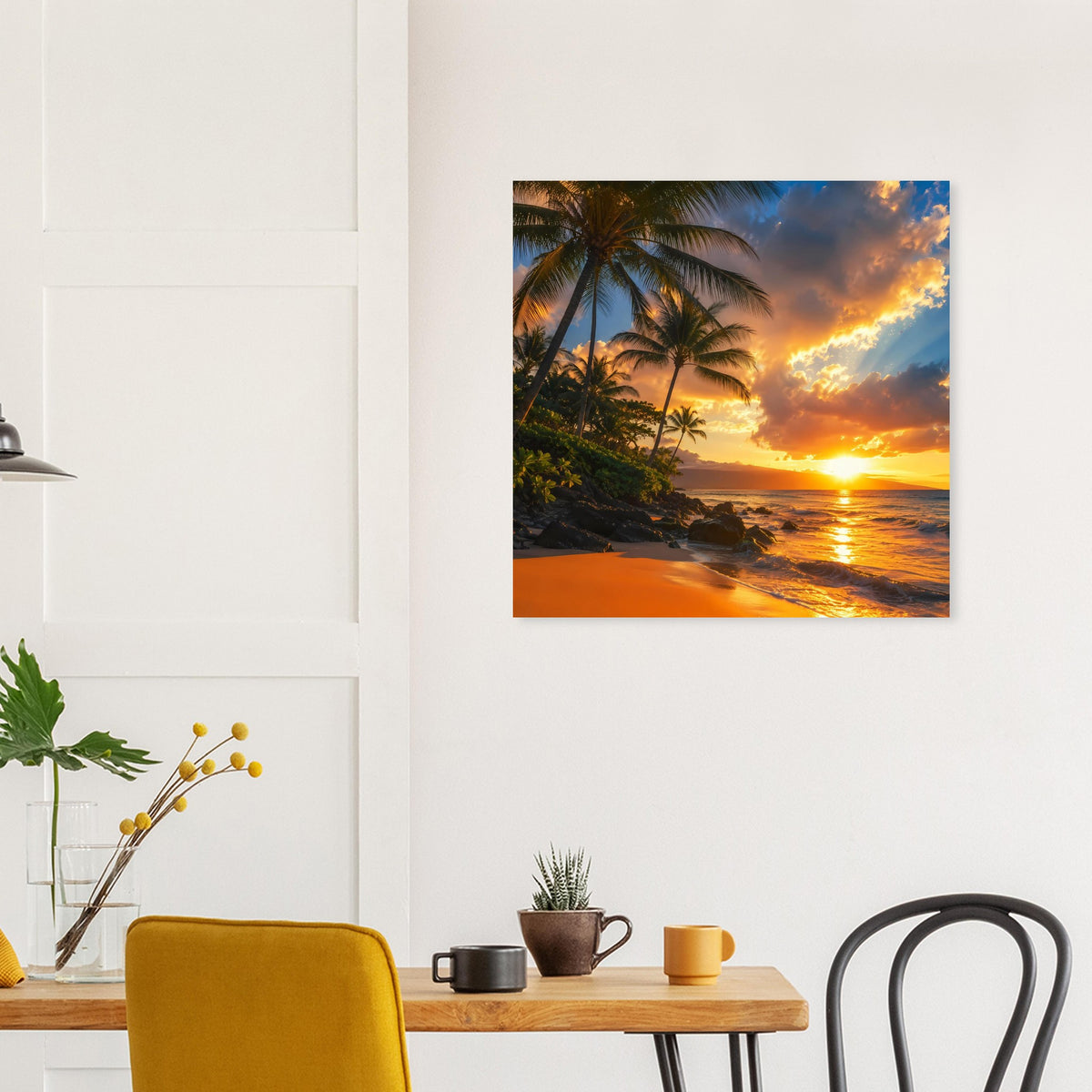 Quadratisches Strandposter mit Palmen und goldener Sonne, Spiegelung im Wasser