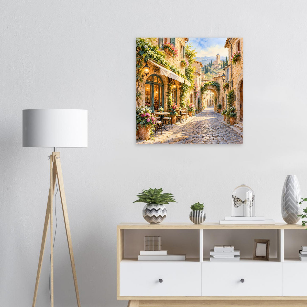Wandposter mit mediterraner Altstadtgasse, Kopfsteinpflaster und Bögen