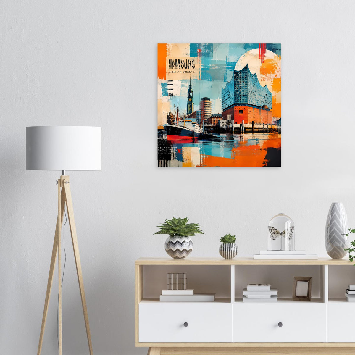 Quadratisches Wandposter mit Hamburger Hafen und Elbphilharmonie, türkis-orange Farbflächen