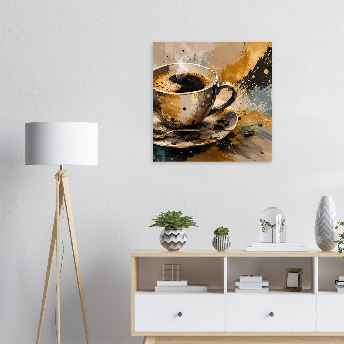 Kunstposter mit Kaffeetasse auf Untertasse, gold-blauer Farbauftrag und schwarze Spritzer