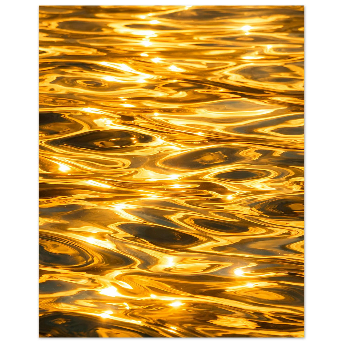 Abstraktes Poster im Hochformat: goldene Wellenmuster mit dunklen Bereichen, matt