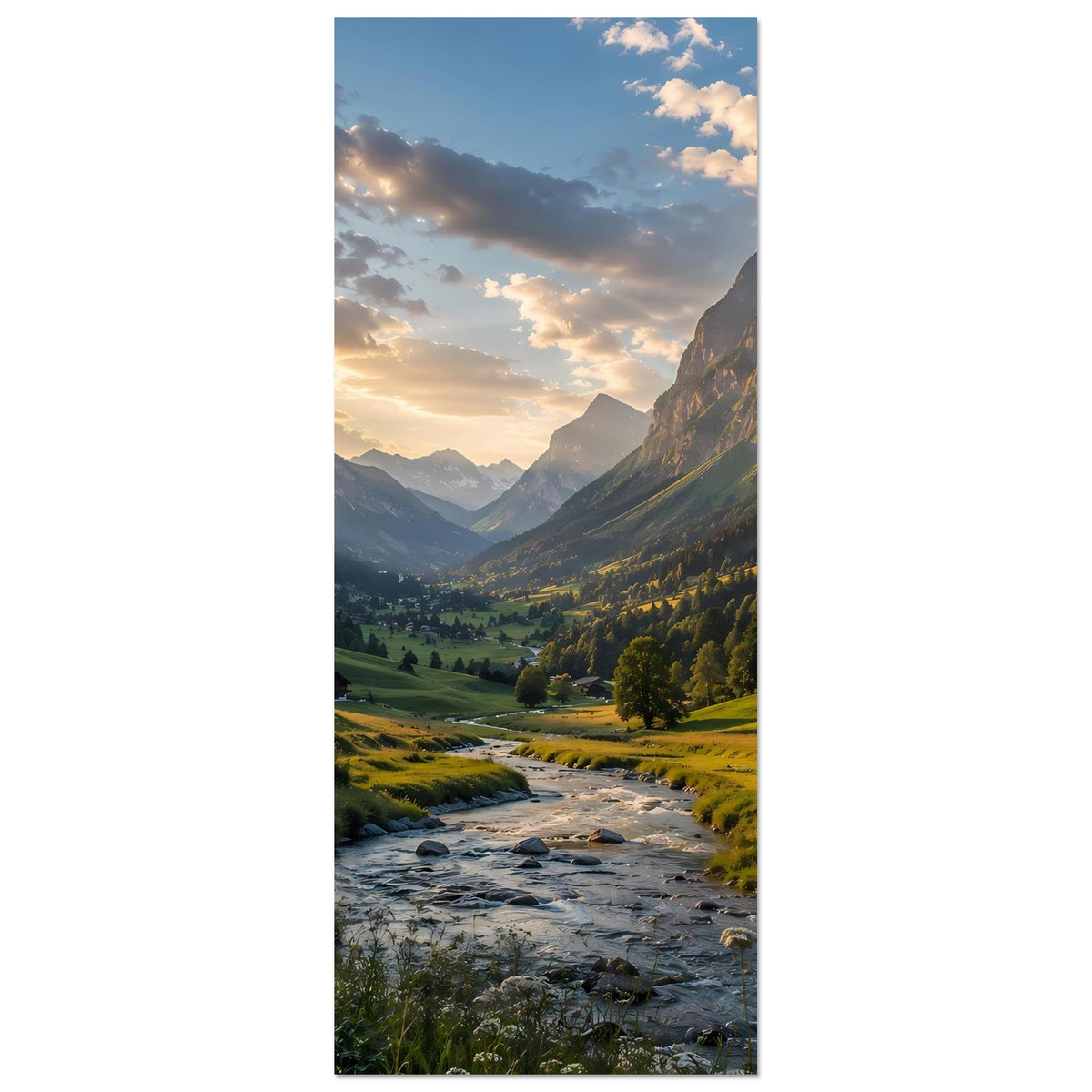 Vertikales Poster mit Bachlauf, Wiesen und Felsen im warmen Abendlicht