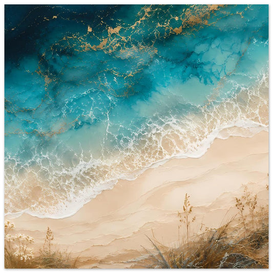 Strandposter: Wellen mit weißem Schaum, türkisblaues Wasser und beiger Sandstrand